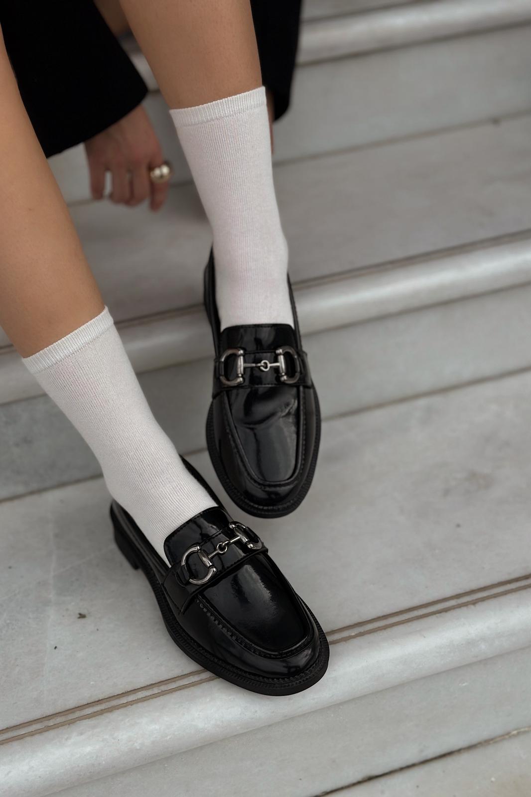 Mavari Rugan Toka Detaylı Kadın Loafer Siyah