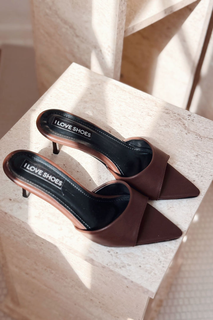 Yonspe Matte Leather Thin-Heeled Slippers Light Brown