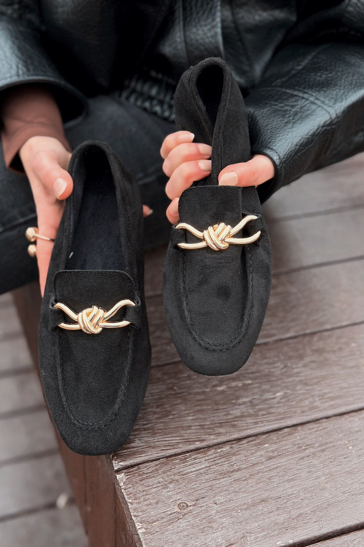 Avelis Kadın Loafer Siyah Süet Fiyonk Detaylı