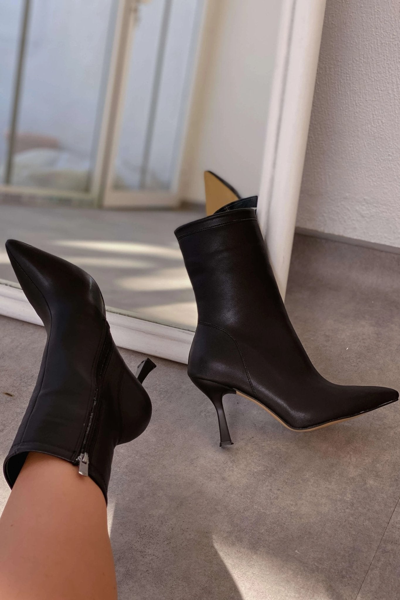 Licent Kadın Mat Deri Topuklu Bot Siyah - ILOVESHOES