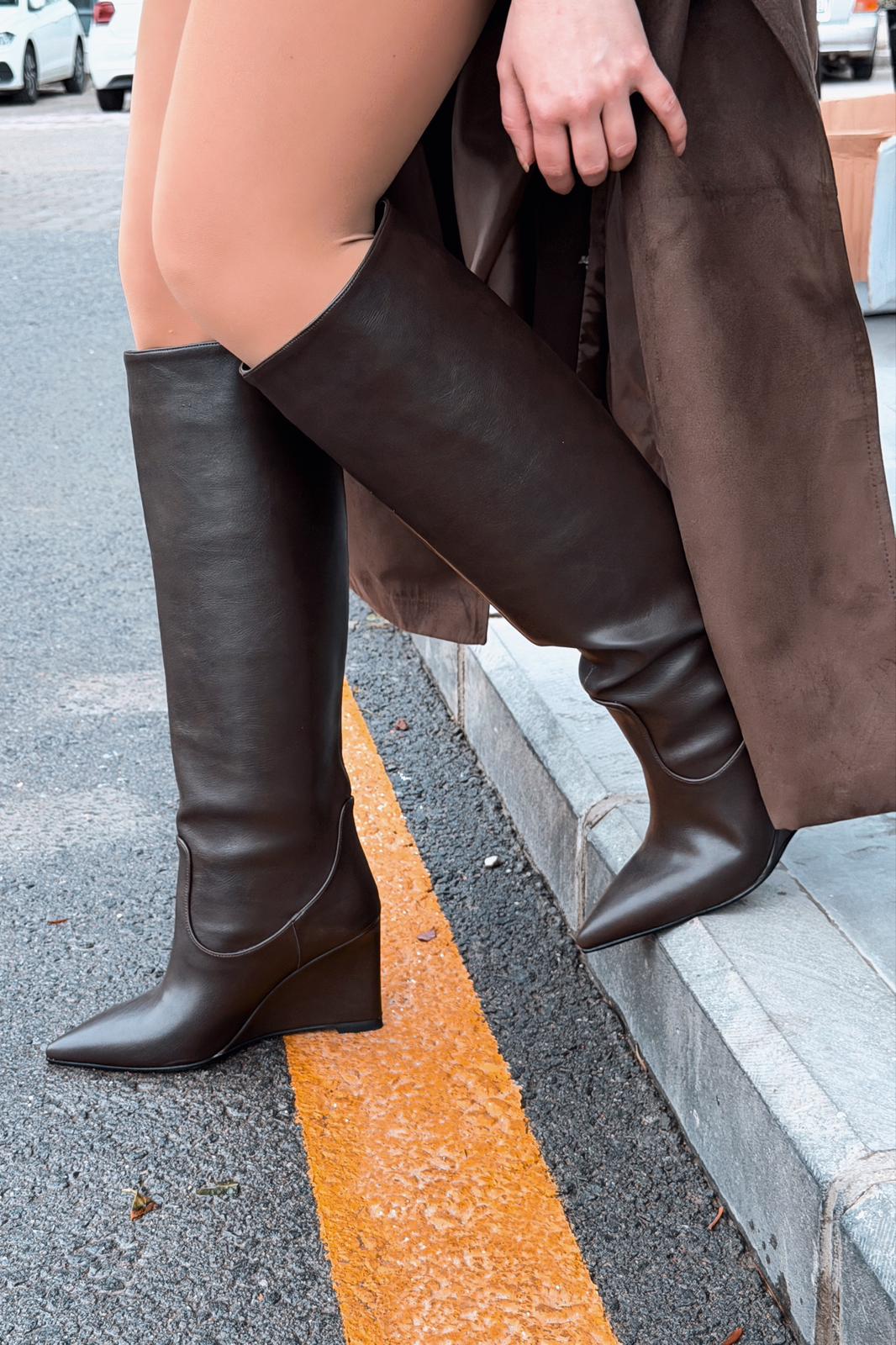 Ravita Kadın Dolgu Topuklu Çizme Acıkahve Mat Deri - ILOVESHOES