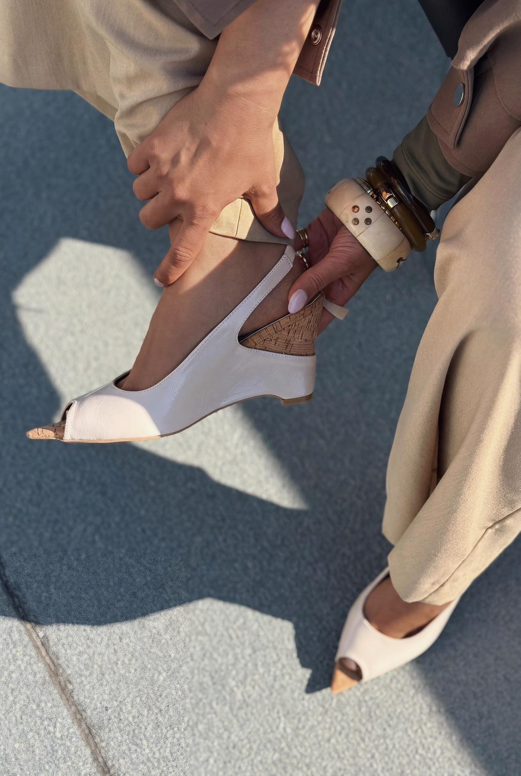 Nerov Bej Kırışık Deri Kadın Dolgu Topuklu Sandalet - ILOVESHOES