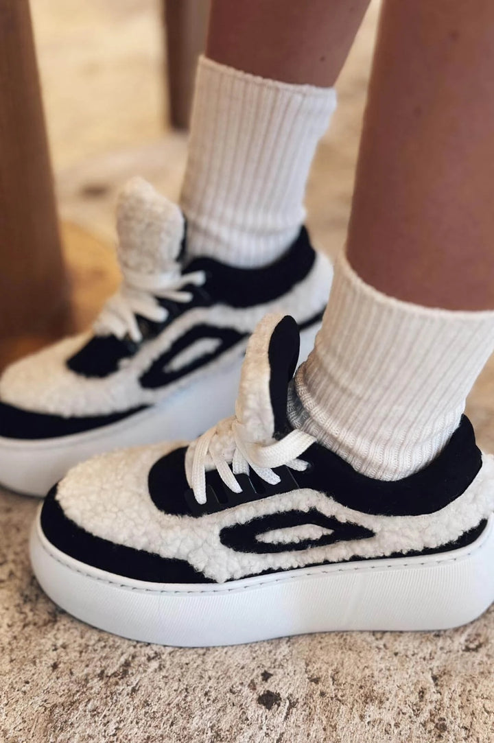 Poffy Peluş Kalın Taban Kadın Spor Ayakkabı Siyah-Beyaz