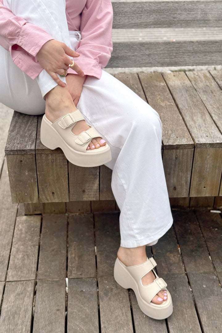 Bayexsa Mat Deri Kadın Topuklu Terlik Bej - ILOVESHOES Türkiye