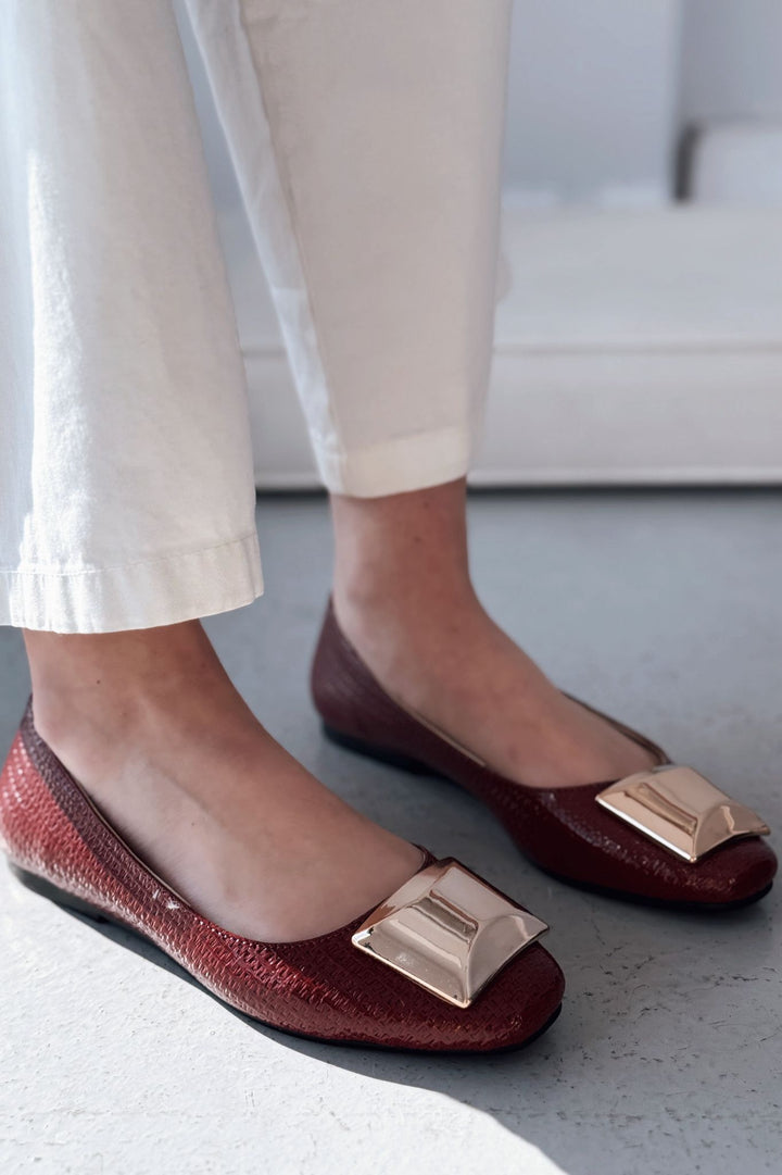Axorend Parlak Deri Toka Detaylı Kadın Babet Bordo - ILOVESHOES