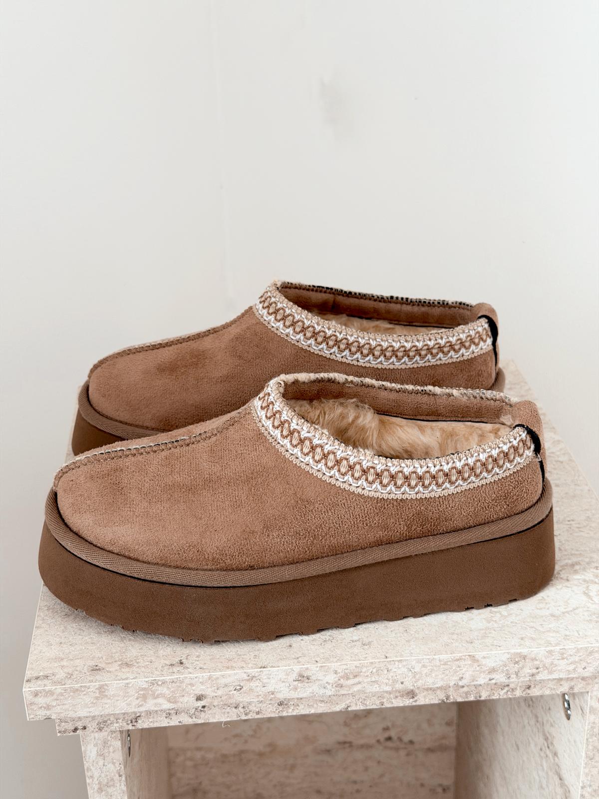 Lefani Kadın İçi Tüylü Terlik Camel Süet - ILOVESHOES