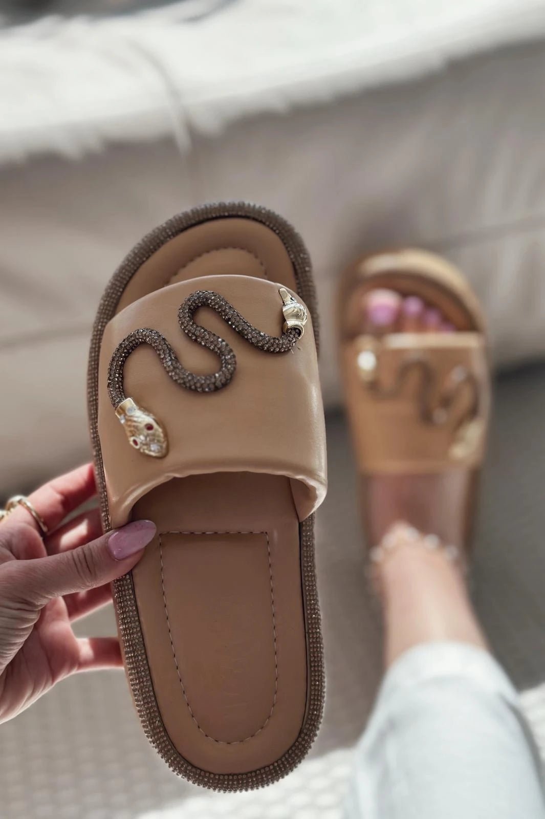 Nokest Mat Deri Taş Detaylı Kadın Terlik Nude - ILOVESHOES