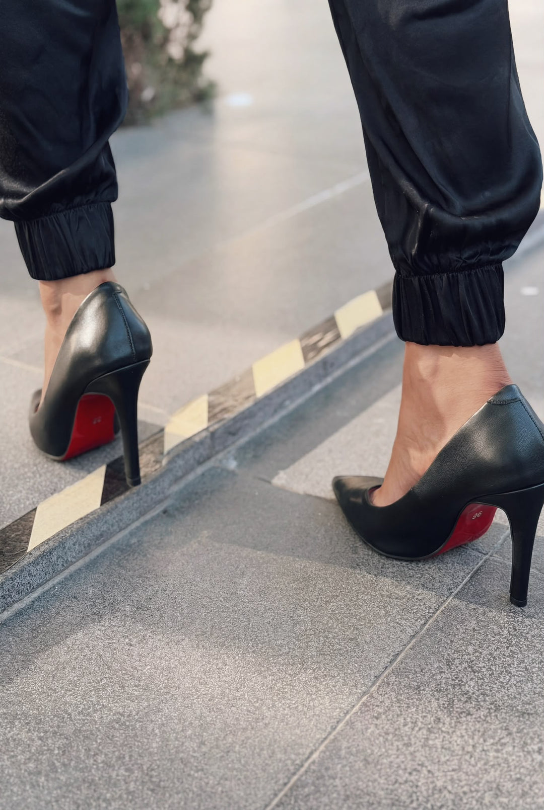 Noxi Siyah Mat Deri Kadın Stiletto