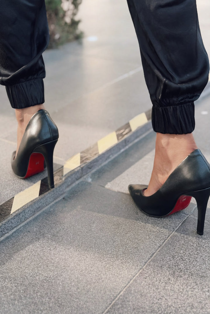 Noxi Siyah Mat Deri Kadın Stiletto